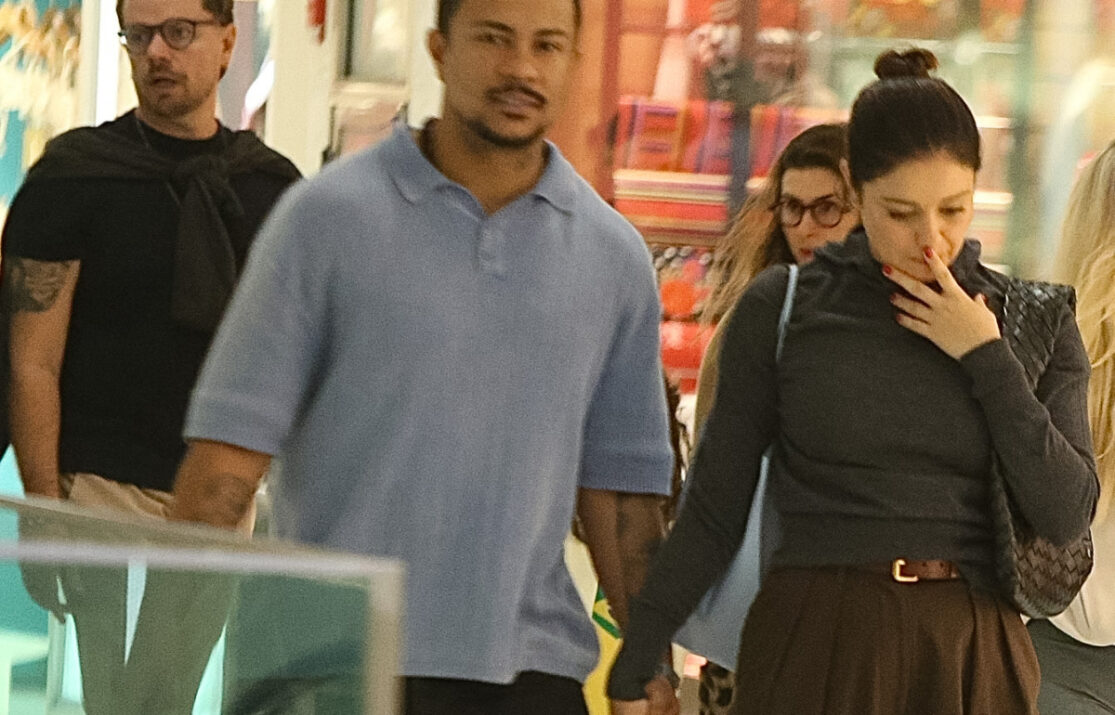 Cheirinho-de-volta_-Sophie-Charlotte-e-Xama-sao-vistos-de-maos-dadas-em-shopping.jpg
